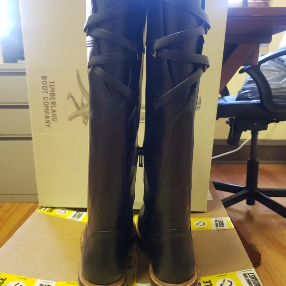 Timberland Black and Brown Winter Boots - Picture 4 of 10